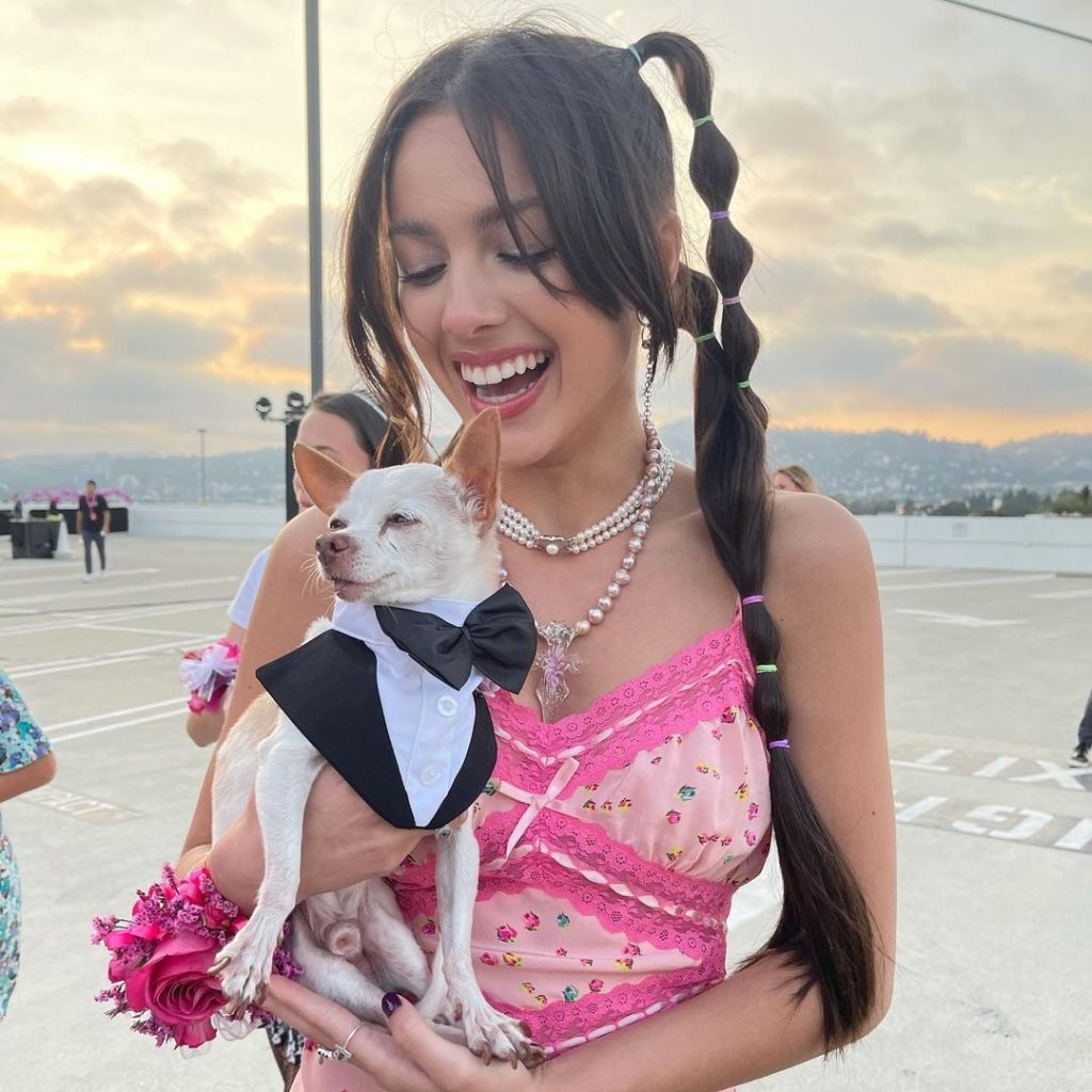 Singer-Songwriter Olivia Rodrigo Empowers Woman - Not to Be Like a Bird Trapped in Cage - Via Fund 4 Good 7 210197767 212523824093397 3856293929533153514 n