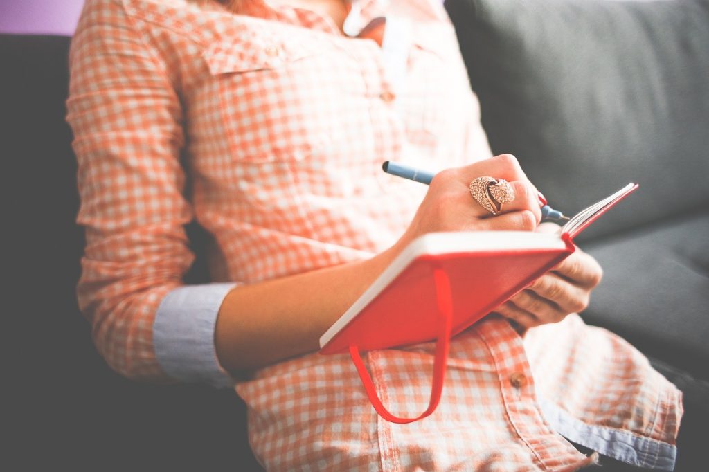 5 Truly Valuable Reasons to Use a Reflection Journal - Retain Better, Understand More, Self-Awareness 6 female 865110 1280
