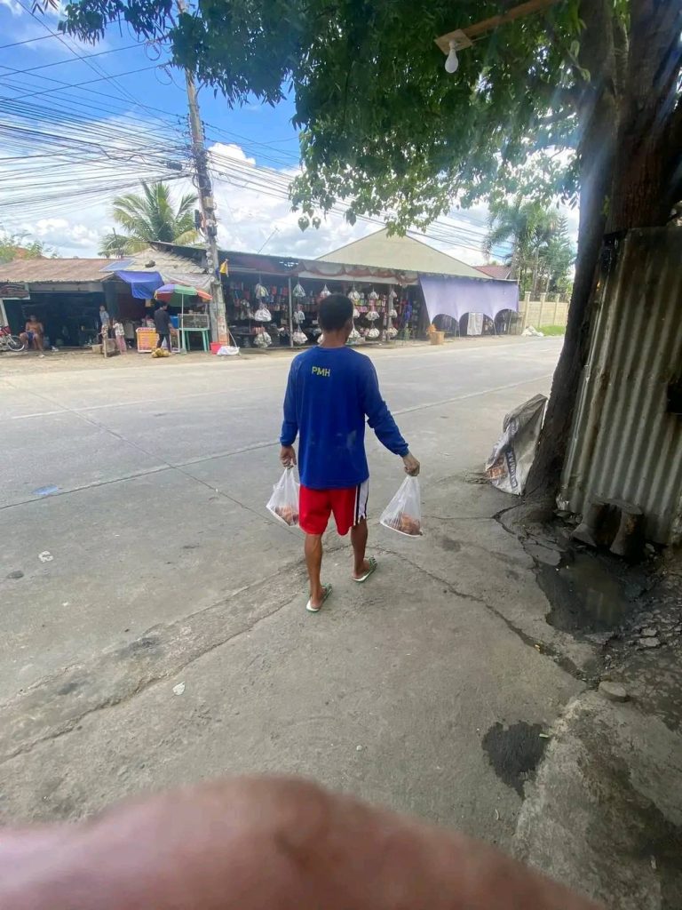 This Loving Father Construction Worker Having Meager Income Receives 2 Free Lechon Manok for Child's Birthday 6 492192968 1263905979071645 7879009079808212160 n