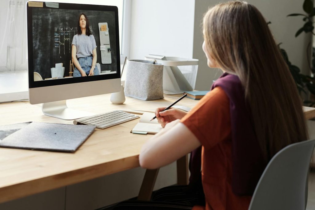 5 Irresistible Reasons 5 Irresistible Reasons Why You Should Consider Online Learning 6 Teen girl attending an online class at home, takes notes at her desk.